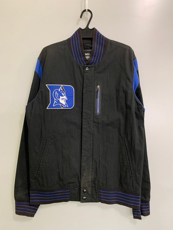 【現状渡し品】【メンズ】 NIKE ナイキ DUKE BLUE DEVILS VARSITY JACKET ジャケット 148-250419-ks-62-min サイズ：XL カラー：ブラック 万代Net店