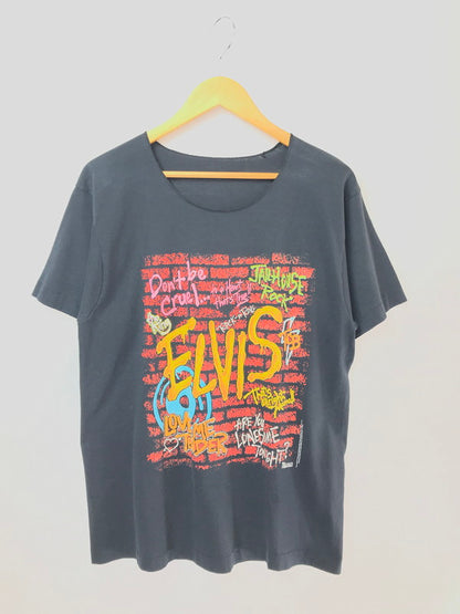 【中古品】【メンズ】 ELVIS PRESLEY エルヴィス プレスリー 90's GRAFFITI S/S TEE 90年代 グラフィティ Tシャツ 半袖Tシャツ ストリートアート トップス 146-260511-ty-06-tagh サイズ：サイズ表記なし 下記参照 カラー：ブラック 万代Net店