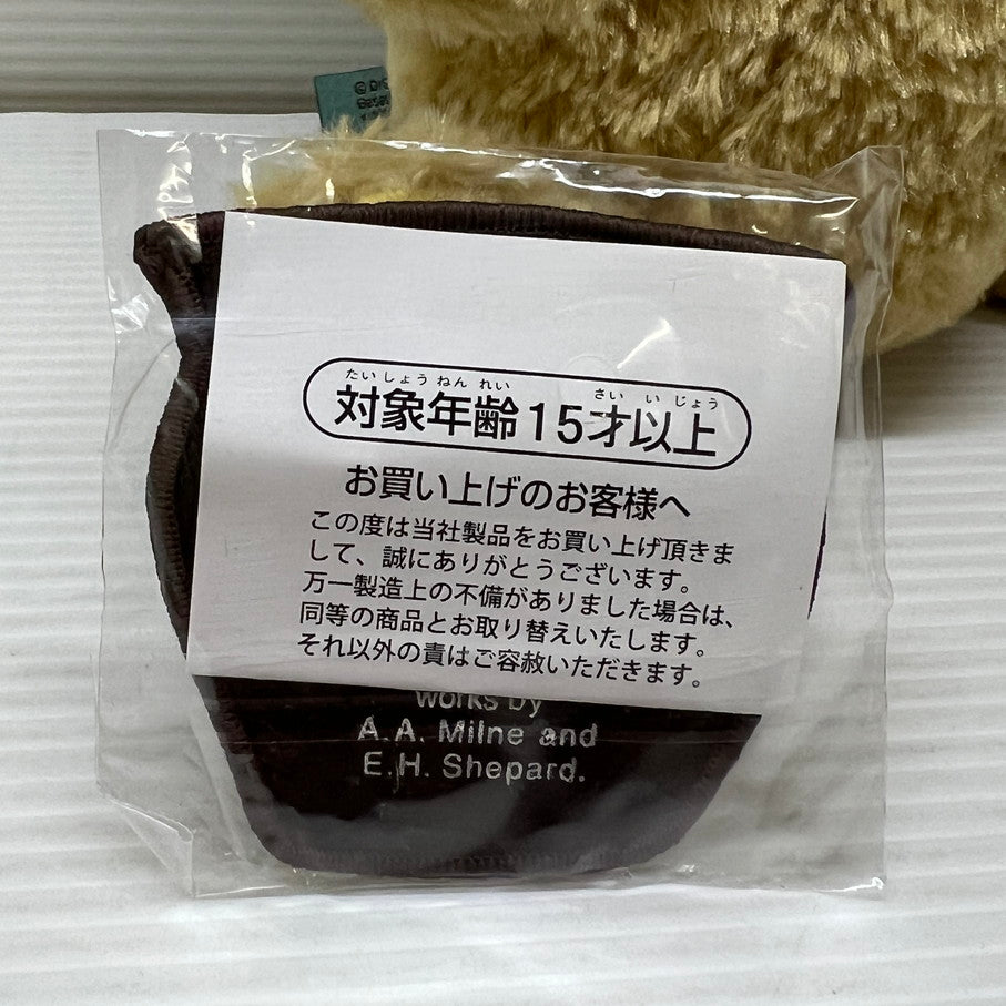 【中古品】 クラシック プー おひさまマーケット 限定300体 ぬいぐるみ M 刺しゅうバッジ付 041-251219-em-10-min 万代Net店