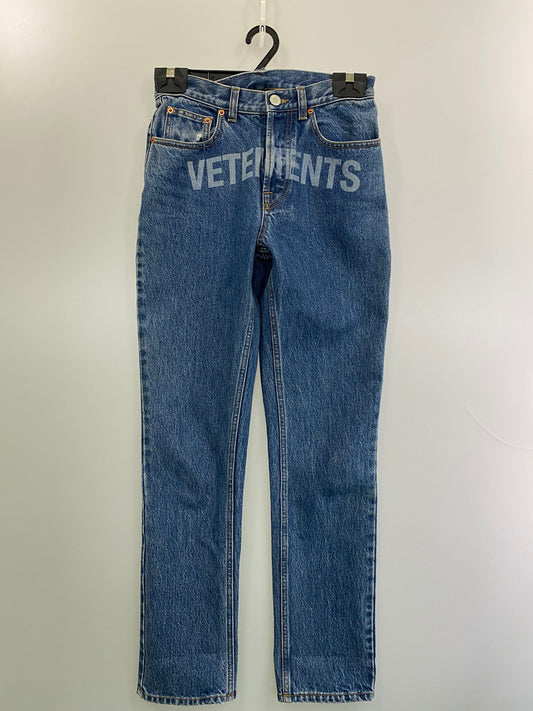 【中古品】【メンズ】 VETEMENTS ヴェトモン WASH21PA135 20AW フロントロゴプリント スキニーデニム ボトムス 152-250422-AS-54-min サイズ：S カラー：インディゴ 万代Net店