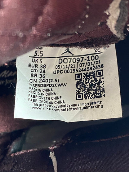 【中古美品】【レディース】 AIR JORDAN 1 RETRO HIGH OG SP A MA MANIERE DO7097-100 エア ジョーダン 1 レトロ ハイ ア マ マニエール スニーカー 靴 166-250507-yn-06-min サイズ：24.0cm US5.5 カラー：SAIL/BURGUNDY CRUSH 万代Net店