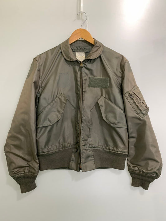 【現状渡し品】【メンズ】 U.S.AIR FORCE ウーエスエアフォース CWU-45P FLIGHT JACKET フライトジャケット 146-250503-ks-16-min サイズ：不明 カラー：オリーブ 万代Net店