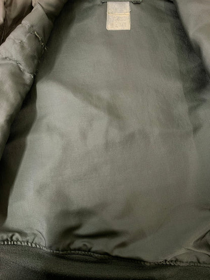 【現状渡し品】【メンズ】 U.S.AIR FORCE ウーエスエアフォース CWU-45P FLIGHT JACKET フライトジャケット 146-250503-ks-16-min サイズ：不明 カラー：オリーブ 万代Net店