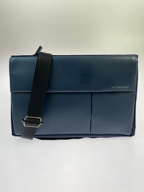 【中古品】【メンズ/レディース】 CALVIN KLEIN カルバンクライン CLUTCH BAG クラッチバッグ カバン 188-250520-AS-18-min カラー：ネイビー 万代Net店