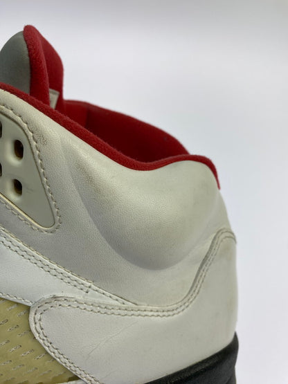 【現状渡し品】【メンズ】 NIKE ナイキ AIR JORDAN 5 RETRO 136027-100 エアジョーダン 5 レトロ スニーカー 靴 160-250509-yn-13-min サイズ：27.0cm US9 カラー：WHITE/FIRE RED-BLACK 万代Net店