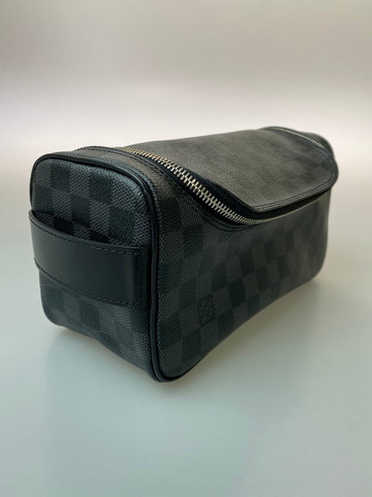 【中古品】【メンズ/レディース】 LOUIS VUITTON ルイ・ヴィトン ダミエグラフィット トワレ ポーチ N47625 BA2105 179-250517-yn-20-min カラー：ブラック 万代Net店
