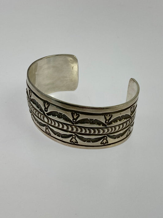 【中古品】【メンズ/レディース】 NAVAJO ナバホ LEONARD MALONEY STERLING SILVER バングル レオナルド マロニー スターリングシルバー アクセサリー 191-250520-em-28-min カラー：シルバー 万代Net店