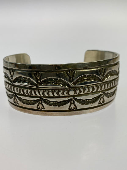 【中古品】【メンズ/レディース】 NAVAJO ナバホ LEONARD MALONEY STERLING SILVER バングル レオナルド マロニー スターリングシルバー アクセサリー 191-250520-em-28-min カラー：シルバー 万代Net店