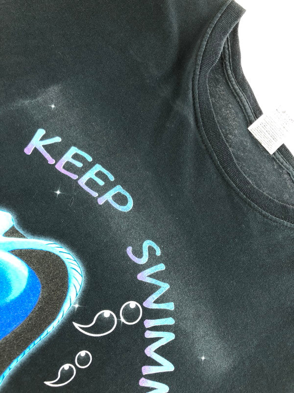 【現状渡し品】【メンズ】 FINDING NEMO ファインディング ニモ 2003 JUST KEEP SWIMMING TEE 2003年 ジャスト・キープ・スイミングTシャツ 146-251029-rt-05-tag サイズ：2XL カラー：ブラック 万代Net店