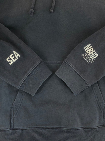 【中古品】【メンズ】 WIND AND SEA LOGO PRINT HOODIE ウィンダンシー ロゴ プリント フーディー パーカー トップス 142-251028-rt-14-tag サイズ：M カラー：ネイビー 万代Net店