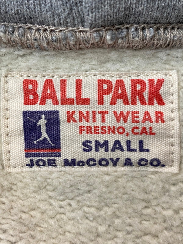 【中古品】【メンズ/レディース】 JOE McCOY ジョーマッコイ STENCIL HOODIE BALL PARK パーカー ステンシル フーディ スウェット トップス 145-250520-em-01-min サイズ：S カラー：グレー 万代Net店