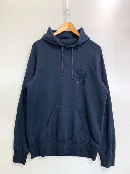【中古品】【メンズ】 Sacai サカイ FRAGMENT DESIGN SWEAT HOODIE 21-0315S フラグメントデザイン ダメージ加工 スウェードアップリケ スウェット パーカー トップス 140-250602-yn-01-min サイズ：2 カラー：ネイビー 万代Net店