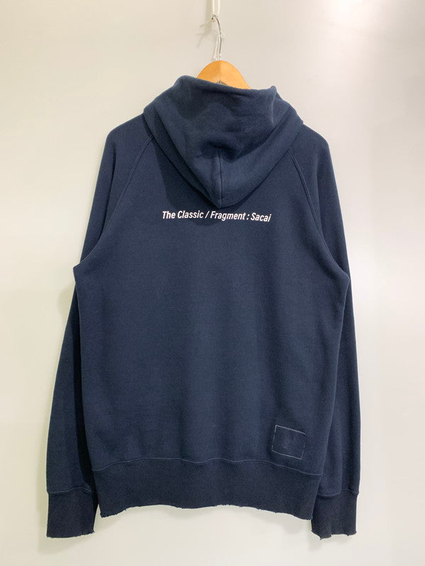 【中古品】【メンズ】 Sacai サカイ FRAGMENT DESIGN SWEAT HOODIE 21-0315S フラグメントデザイン ダメージ加工 スウェードアップリケ スウェット パーカー トップス 140-250602-yn-01-min サイズ：2 カラー：ネイビー 万代Net店
