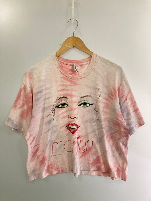 【現状渡し品】【メンズ】 MARILYN MONROE マリリンモンロー 80S TIE DYE TEE ショートスリーブ 146-250604-AS-39-min カラー：ピンク系 万代Net店