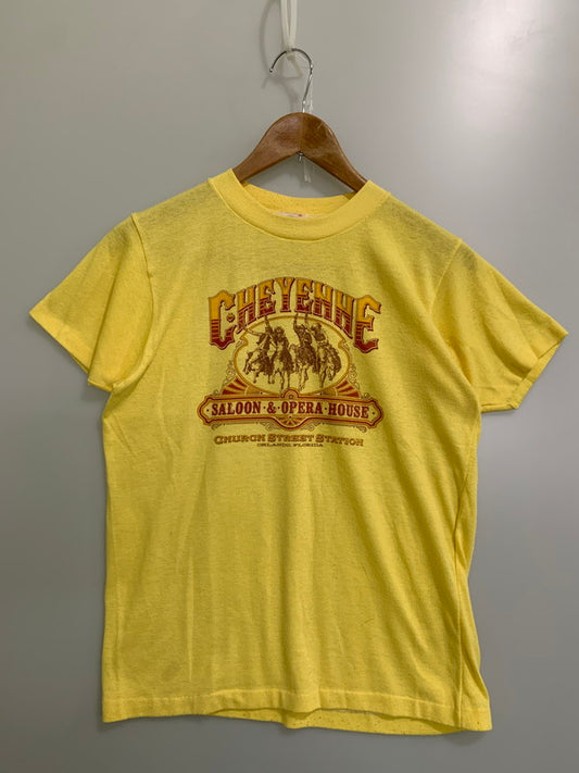 【中古品】【メンズ】 KANDITOPS 70S CHEYENNE SALOON OPRAH HOUSE ORLANDO FLORDIA SHIRT Tシャツ トップス 146-250710-ks-66-min サイズ：M カラー：イエロー 万代Net店