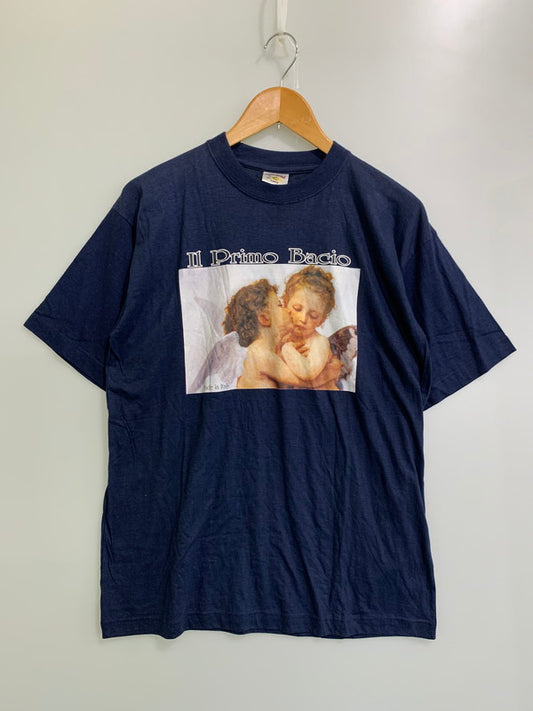 【中古品】【メンズ】 WILLIAM BOUGUEREAU FIRST KISS ART TEE ウィリアムアドルフブグロー ファーストキス アートTシャツ トップス 146-250616-jt-10-min サイズ：L カラー：ネイビー 万代Net店