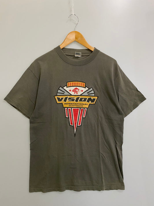 【中古品】【メンズ】 VISION STREET WEAR 90's LOGO TEE ヴィジョンストリートウェア ロゴ Tシャツ 半袖Tシャツ トップス 146-250613-yn-12-min カラー：オリーブグリーン 万代Net店