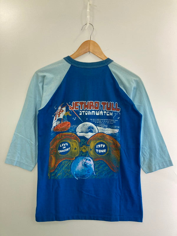 【現状渡し品】【メンズ】 JETTHRD TULL ジェスロタル 1979 STORMWATCH TOUR TEE ハーフスリーブ 146-250615-AS-10-min サイズ：M カラー：ブルー系 万代Net店
