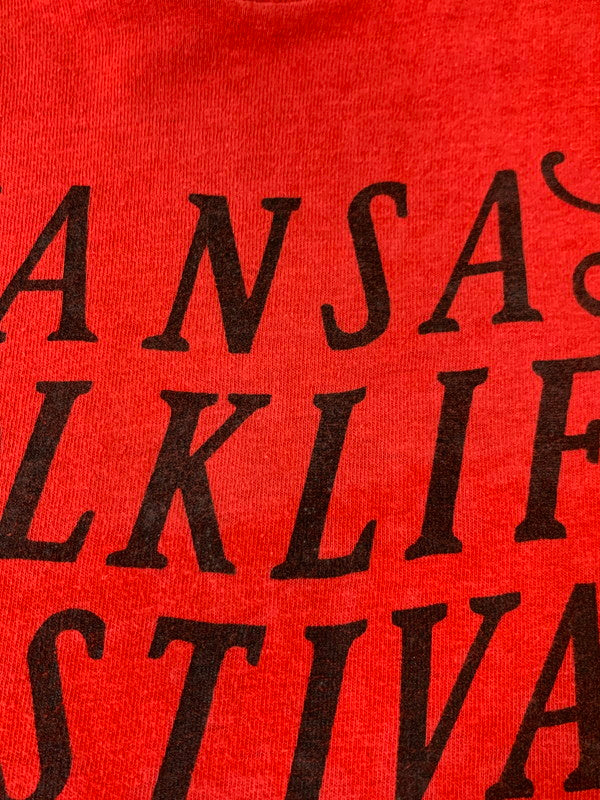 【現状渡し品】【メンズ】 KANSAS FOLKLIFE FESTIVAL 1986 FESTIVAL TEE Tシャツ トップス 146-250710-ks-68-min カラー：レッド 万代Net店