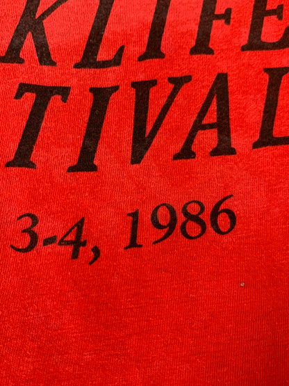 【現状渡し品】【メンズ】 KANSAS FOLKLIFE FESTIVAL 1986 FESTIVAL TEE Tシャツ トップス 146-250710-ks-68-min カラー：レッド 万代Net店
