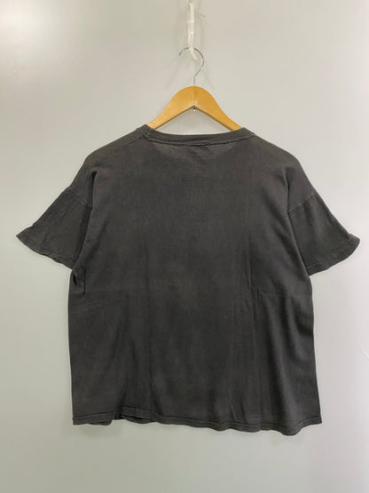 【現状渡し品】【メンズ】 MUSTACHE RIDES PRINT TEE ムスタッシュ プリント Tシャツ メンズ トップス 146-250620-em-31-min サイズ：XL カラー：ダークグレー 万代Net店