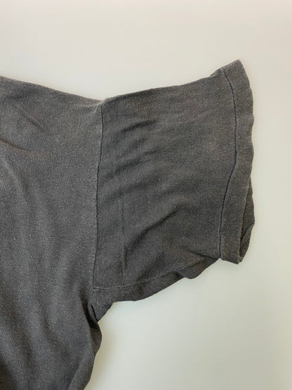 【現状渡し品】【メンズ】 MUSTACHE RIDES PRINT TEE ムスタッシュ プリント Tシャツ メンズ トップス 146-250620-em-31-min サイズ：XL カラー：ダークグレー 万代Net店