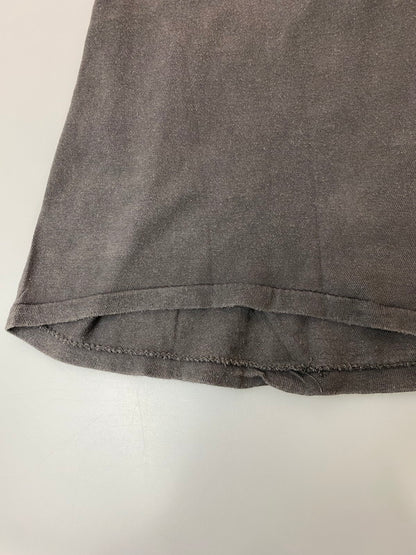 【現状渡し品】【メンズ】 MUSTACHE RIDES PRINT TEE ムスタッシュ プリント Tシャツ メンズ トップス 146-250620-em-31-min サイズ：XL カラー：ダークグレー 万代Net店