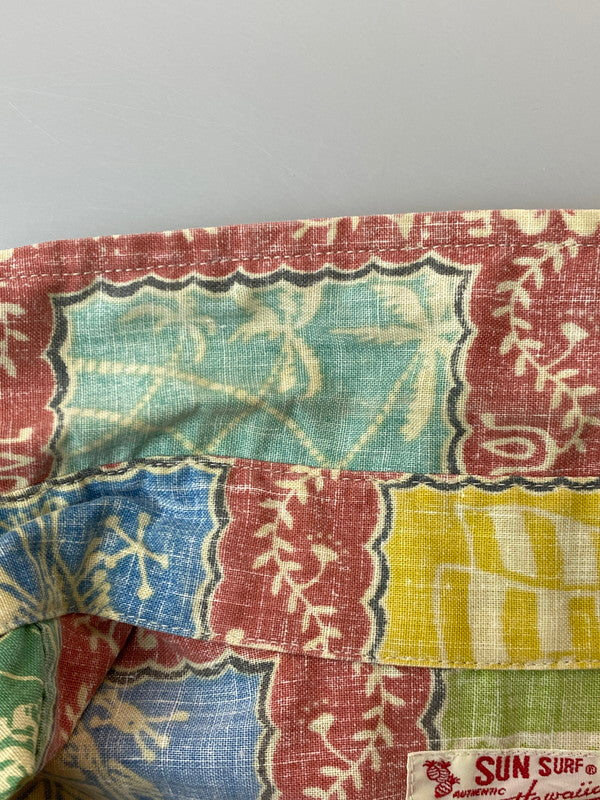 【中古品】【メンズ】 SUN SURF サンサーフ COTTON MULTI LS ALOHA SHIRT コットン マルチ 長そで アロハシャツ メンズ トップス ヴィンテージ 145-250624-em-08-min サイズ：ｍ カラー：レッド系（マルチカラー） 万代Net店