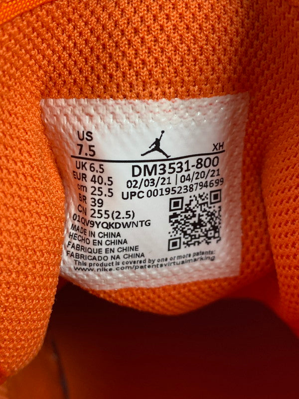 【中古美品】【メンズ】 NIKE ナイキ AIR JORDAN MID DM3531-800 ナイキ エアジョーダン1 ミッド スニーカー メンズ 靴 160-250629-em-07-min サイズ：25.5cm カラー：ORANGE WHITE 万代Net店