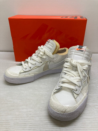 【中古品】【メンズ】 NIKE ナイキ × SACAI サカイ BLAZER LOW WHITE PATENT LEATHER DM6443-100 ブレーザー ロー ホワイト パテント レザー スニーカー メンズ 靴 シューズ 160-250701-em-31-min サイズ：27.5cm カラー：ホワイト 万代Net店