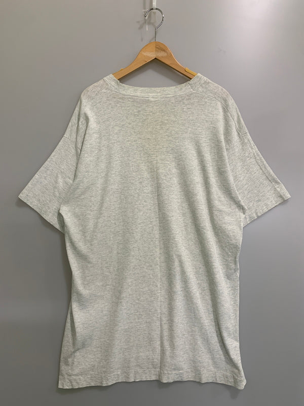 【現状渡し品】【メンズ】 FRUIT OF THE LOOM フルーツオブザルーム 90S NEBRASKA FOOTBALL TEAM PRINT TEE 半袖Tシャツ ショートスリーブ 146-260718-AS-27-min サイズ：XL カラー：グレー 万代Net店