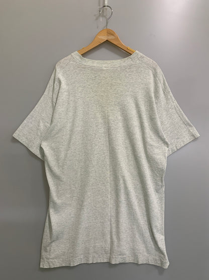 【現状渡し品】【メンズ】 FRUIT OF THE LOOM フルーツオブザルーム 90S NEBRASKA FOOTBALL TEAM PRINT TEE 半袖Tシャツ ショートスリーブ 146-260718-AS-27-min サイズ：XL カラー：グレー 万代Net店