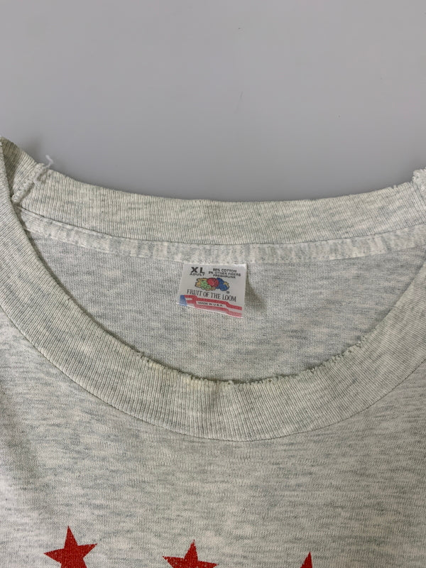 【現状渡し品】【メンズ】 FRUIT OF THE LOOM フルーツオブザルーム 90S NEBRASKA FOOTBALL TEAM PRINT TEE 半袖Tシャツ ショートスリーブ 146-260718-AS-27-min サイズ：XL カラー：グレー 万代Net店