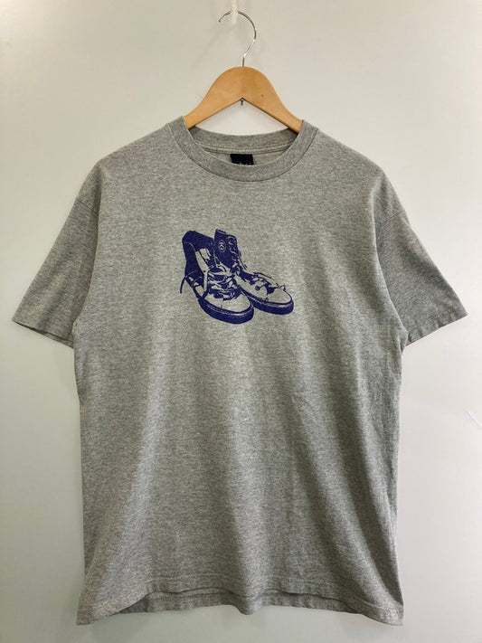 【中古品】【メンズ】 STUSSY ステューシー SNEAKERS PRINT T-SHIRT Tシャツ トップス 142-250710-ks-50-min サイズ：L カラー：ライトグレー 万代Net店