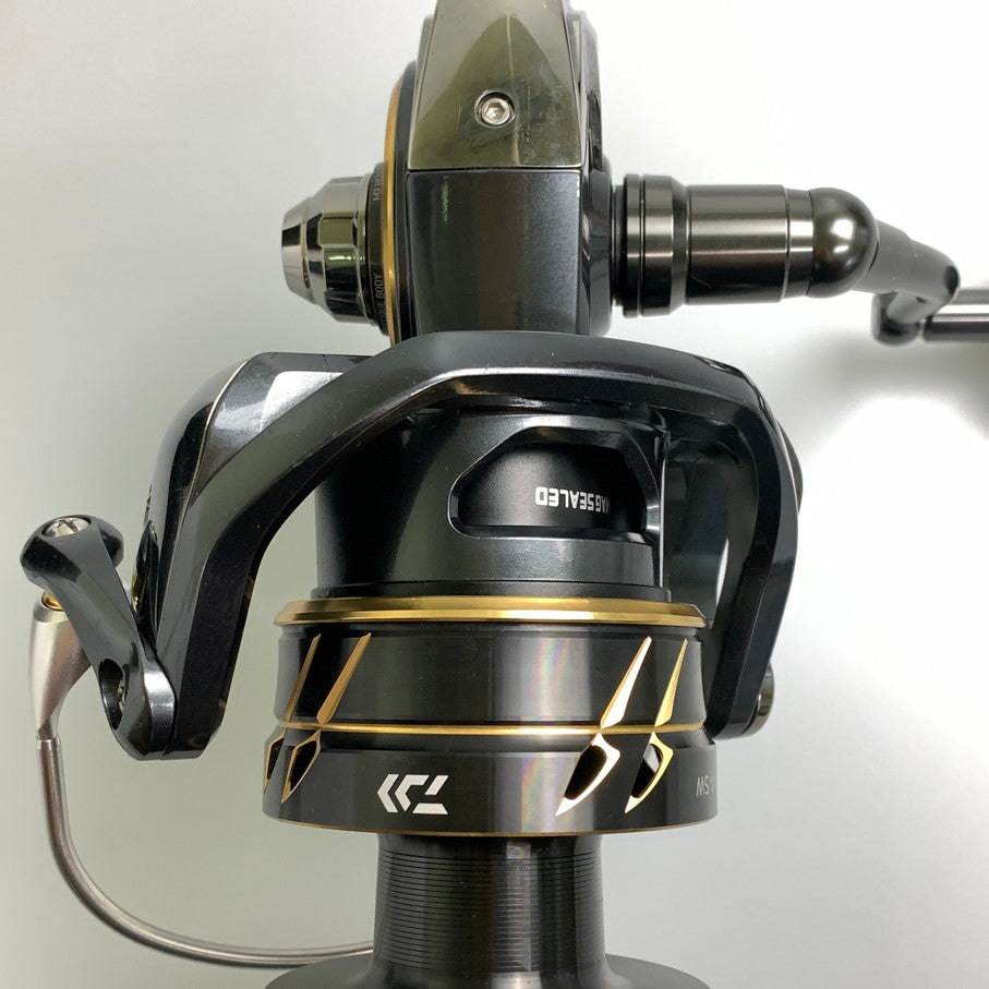 【中古品】 22カルディアSW 18000 スピニングリール 釣り 釣り具等 本体のみ 134-260204-em-04-min 万代Net店