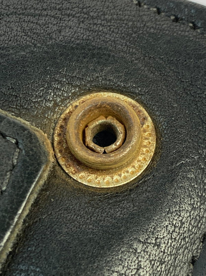 【中古品】【メンズ/レディース】 KELLY'S LEATHER ケリーズ レザー コンチョ付き二つ折財布 メンズ ウォレット 201-250723-em-05-min カラー：ブラック 万代Net店