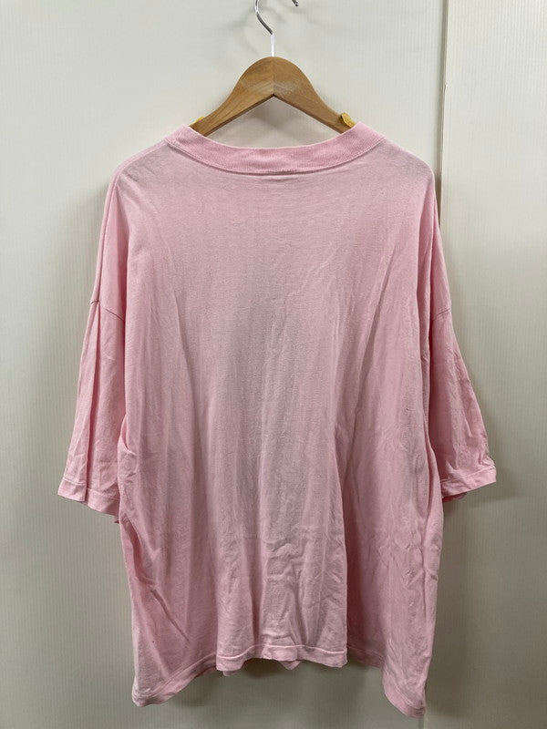 【中古品】【メンズ】 RUDE DOG BRAND c1989 THE JOKER PRINT TEE ルードドッグ ブランド ショートスリーブ プリントTシャツ 半袖Tシャツ トップス 146-250725-yn-04-min サイズ：BIGGER カラー：ピンク 万代Net店