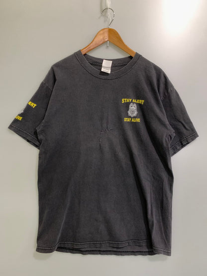 【現状渡し品】【メンズ】 GILDAN ギルダン 00'S STAY ALERT STAY ALIVE 啓発 TEE Tシャツ トップス 146-250727-ks-28-min サイズ：L 万代Net店