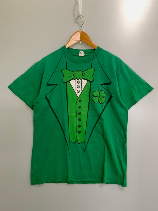 【現状渡し品】【メンズ】 ALSTYLE アルスタイル タキシード PRINT TEE Tシャツ トップス 146-250727-ks-32-min サイズ：M カラー：グリーン 万代Net店