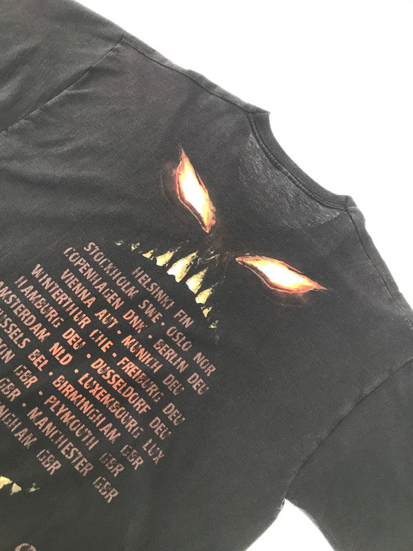 【中古品】【メンズ】 DISTURBED ディスターブド ASYLUM TOUR 2010 TEE アサイラム ツアー 2010 Tシャツ 半袖Tシャツ トップス 146-260510-rt-16-tag サイズ：不明 下記参照 カラー：ブラック 万代Net店