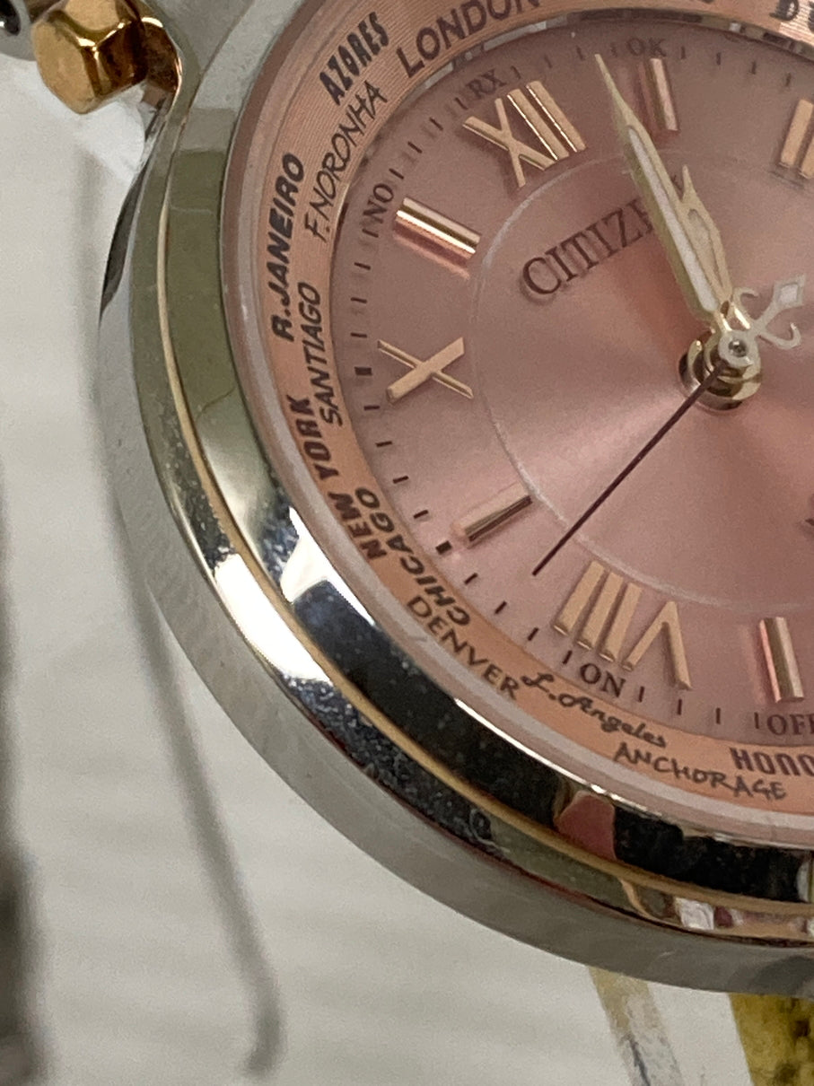 【中古品】【レディース】 CITIZEN シチズン XC H240-TO18238 クロスシー 電波時計 腕時計 197-250809-yn-01-min カラー：ベルト：シルバー、ゴールド/文字盤：ピンク 万代Net店