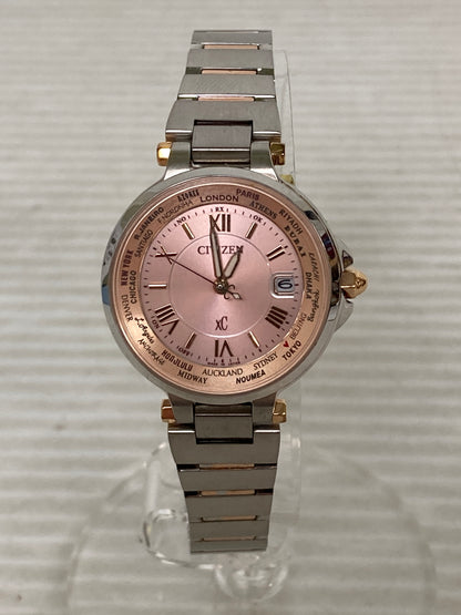 【中古品】【レディース】 CITIZEN シチズン XC H240-TO18238 クロスシー 電波時計 腕時計 197-250809-yn-01-min カラー：ベルト：シルバー、ゴールド/文字盤：ピンク 万代Net店