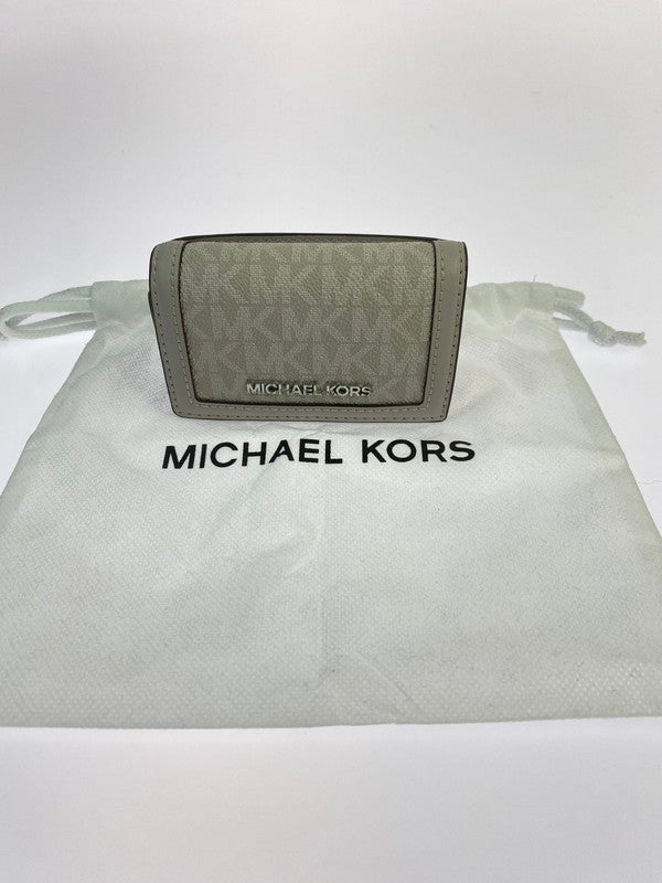 【中古品】【レディース】 Michael Kors マイケルコース 35F3STVP5V 日本限定 JET SET TRAVEL キーケース スモール - MKシグネチャー 201-250821-ks-19-min カラー：グレー 万代Net店