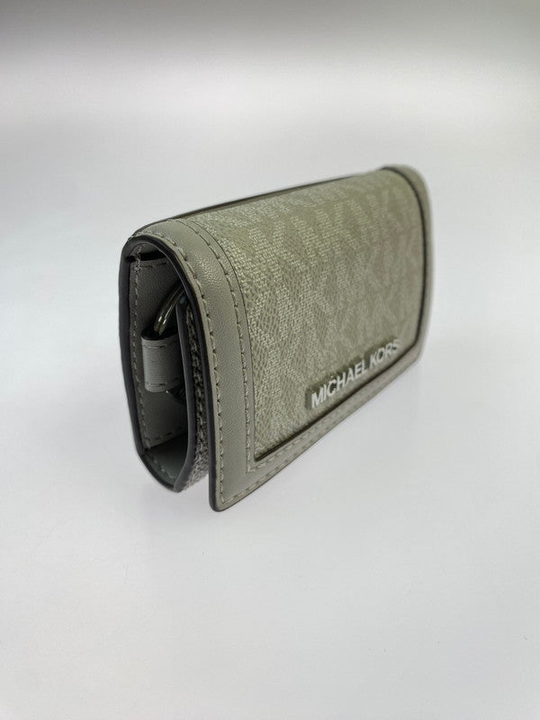【中古品】【レディース】 Michael Kors マイケルコース 35F3STVP5V 日本限定 JET SET TRAVEL キーケース スモール - MKシグネチャー 201-250821-ks-19-min カラー：グレー 万代Net店