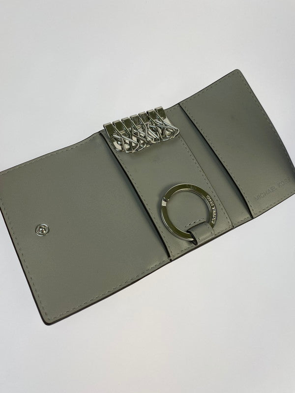 【中古品】【レディース】 Michael Kors マイケルコース 35F3STVP5V 日本限定 JET SET TRAVEL キーケース スモール - MKシグネチャー 201-250821-ks-19-min カラー：グレー 万代Net店