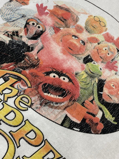 【中古品】【メンズ】 THE MUPPET SHOW マペット・ショー 2002 25TH ANNIVERSARY T‐SHIRT アニバーサリー Tシャツ トップス 146-250816-ks-20-min サイズ：XL カラー：ホワイト 万代Net店