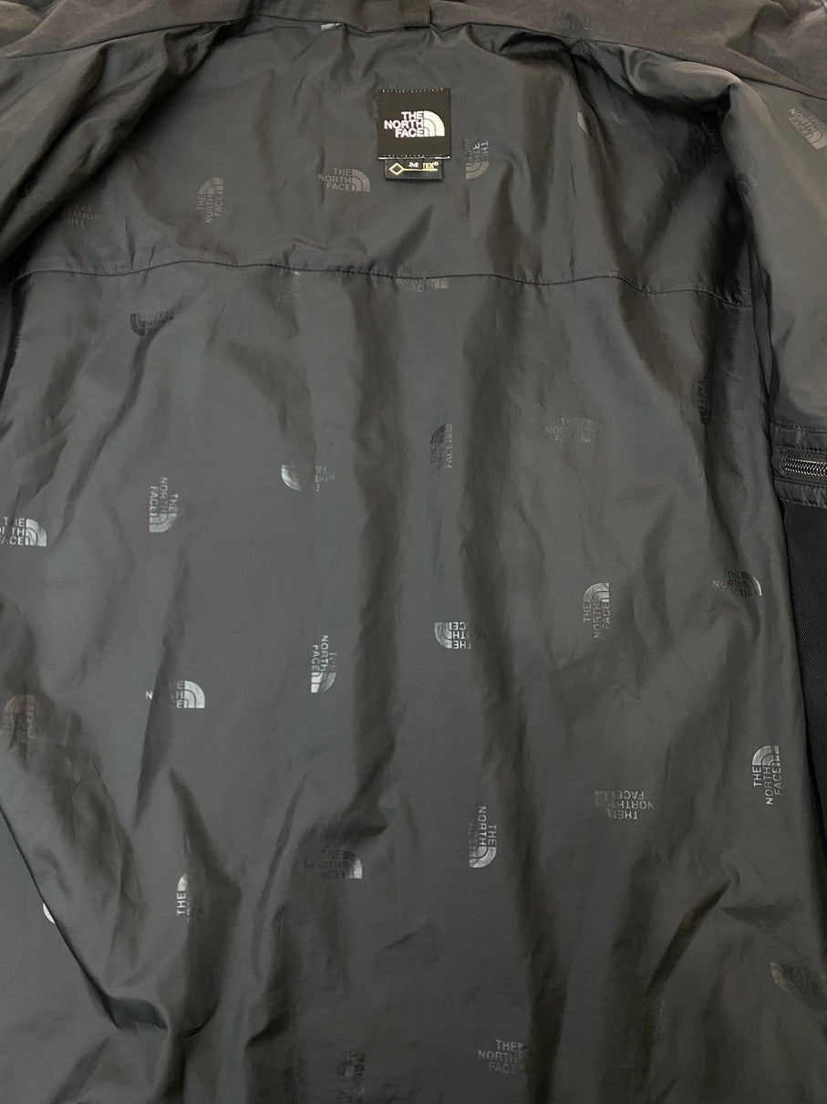【中古品】【メンズ】 THE NORTH FACE ザ・ノースフェイス GORE-TEX RAGE GTX SHELL JACKET WHITE×BLACK NP11961 ゴアテックス ラージ シェル ジャケット メンズ アウター 144-250926-em-34-min サイズ：M カラー：ホワイト/ブラック 万代Net店