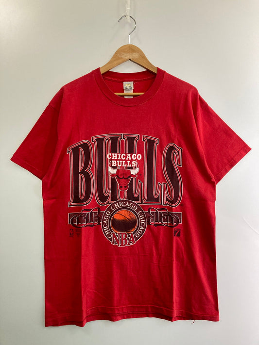 【中古品】【メンズ】 CHICAGO BULLS シカゴ・ブルズ 90S PRINT T-SHIRT Tシャツ トップス 146-250816-ks-22-min サイズ：L カラー：レッド 万代Net店