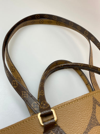 【中古品】【メンズ/レディース】 LOUIS VUITTON ルイ・ヴィトン モノグラム ジャイアント リバース オンザゴーGM M45320 ショルダー バッグ RFID確認済 179-250822-em-29-min カラー：ブラウン系（モノグラム） 万代Net店