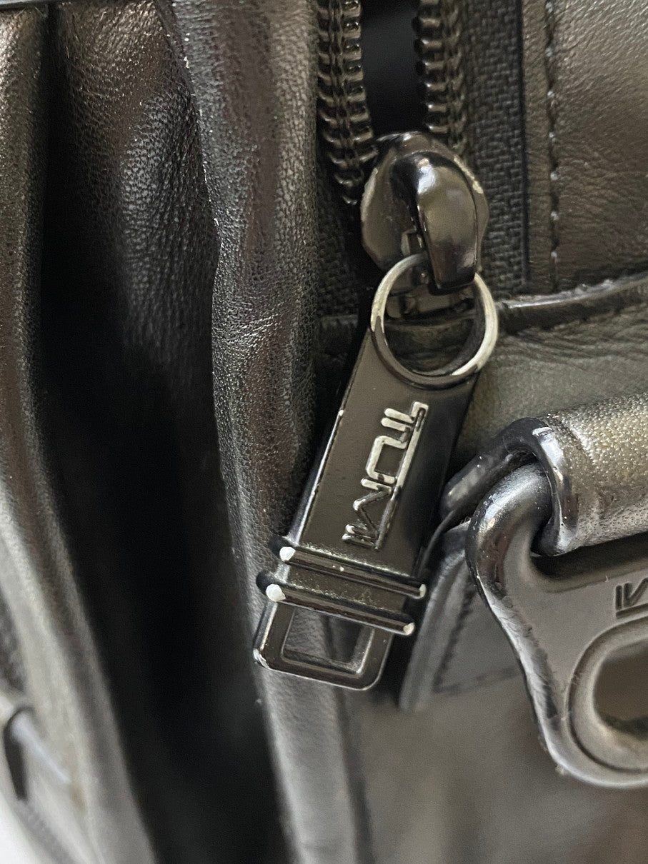 【中古品】【メンズ】 TUMI トゥミ エクスパンダブル レザー ブラック ビジネスバッグ 9614DH 鞄 カバン 188-250822-em-52-min カラー：ブラック 万代Net店